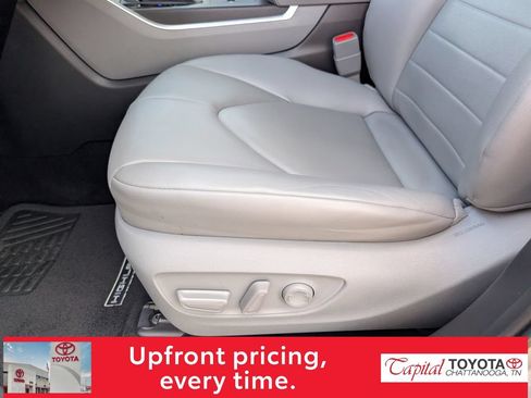 Used 2022 Toyota Highlander XLE AWD/4WD image 11