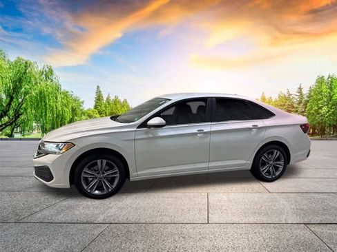 Certified 2024 Volkswagen Jetta SE image 7