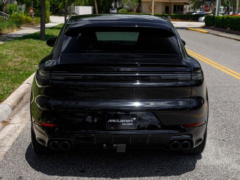Used 2025 Porsche Cayenne GTS AWD/4WD image 8