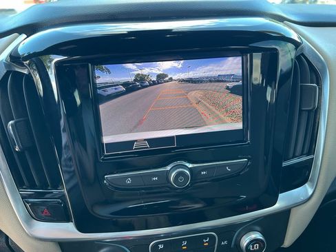 Used 2022 Chevrolet Traverse LS AWD/4WD image 35