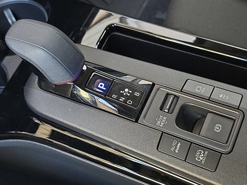 Used 2023 Toyota Prius Prime FWD image 18
