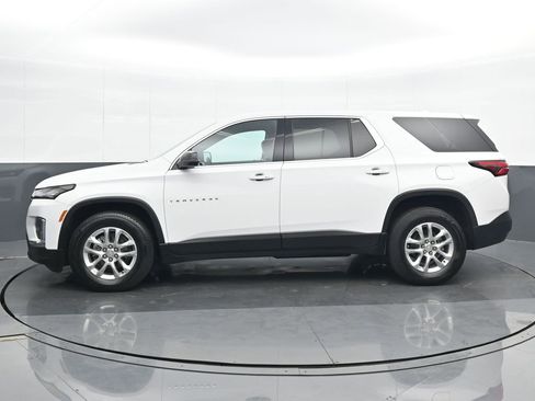 Used 2023 Chevrolet Traverse LS image 3