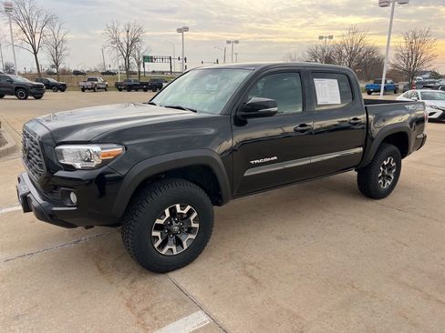 Used 2023 Toyota Tacoma TRD Off-Road w/ Technology Package AWD/4WD image 33