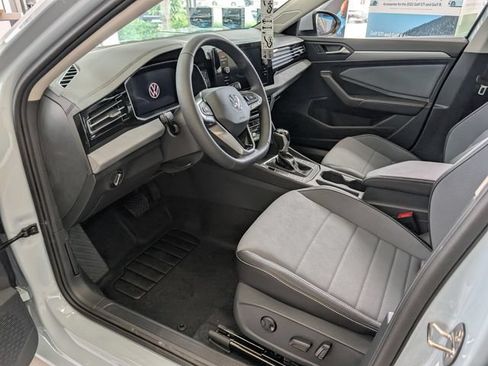 New 2026 Volkswagen Jetta SE FWD image 9