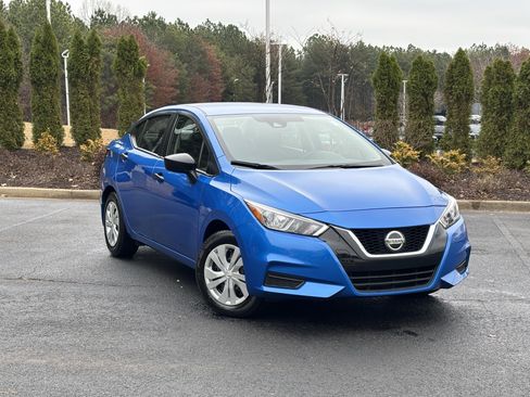 Used 2022 Nissan Versa S image 2
