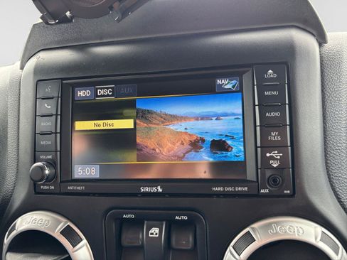 Used 2017 Jeep Wrangler Sahara w/ Connectivity Group AWD/4WD image 25