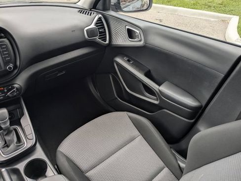 Certified 2025 Kia Soul LX w/ LX Technology Package FWD image 19