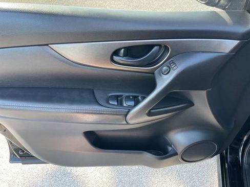 Used 2019 Nissan Rogue Sport S image 14