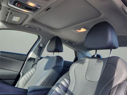 Certified 2023 Hyundai Elantra Limited image 17