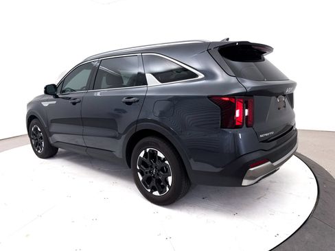 Used 2024 Kia Sorento S FWD image 14