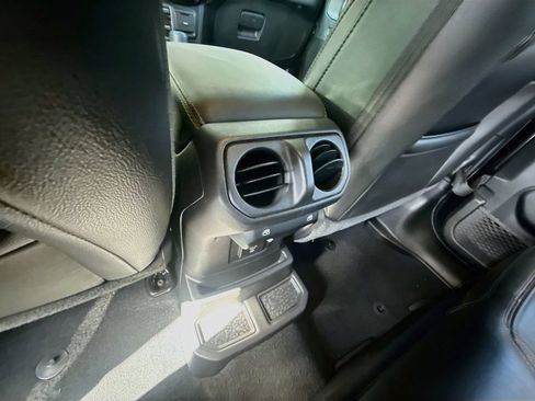 Used 2022 Jeep Wrangler Unlimited Sahara AWD/4WD image 27