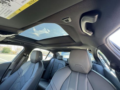 New 2025 BMW 530i xDrive w/ Premium Package image 21