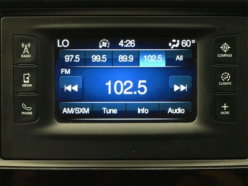 Used 2017 Chrysler Pacifica Touring-L image 8