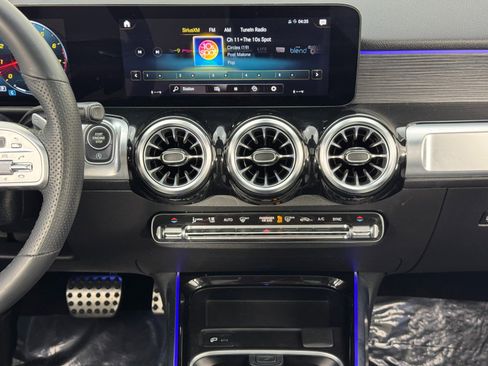 Used 2023 Mercedes-Benz GLB 250 image 24