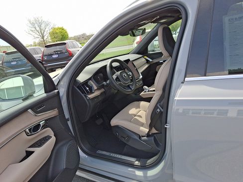 New 2025 Volvo XC90 B6 Core w/ Climate Package image 10