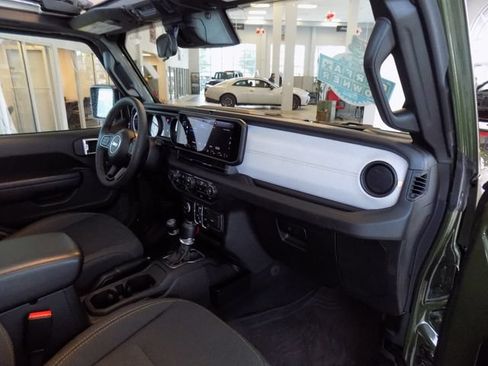 Used 2024 Jeep Wrangler Unlimited w/ Convenience Group AWD/4WD image 24