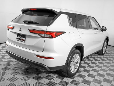 Used 2023 Mitsubishi Outlander ES image 5