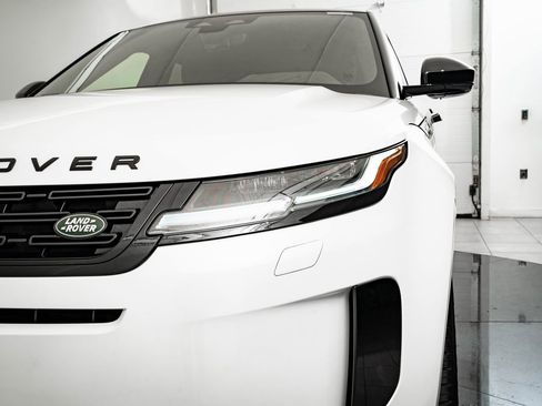 Used 2024 Land Rover Range Rover Evoque S image 15