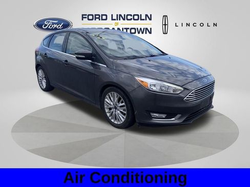 Used 2018 Ford Focus Titanium FWD image 4