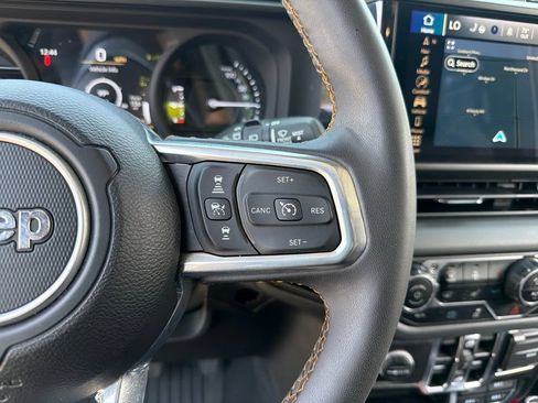 Used 2024 Jeep Wrangler Unlimited Sahara w/ Technology Group AWD/4WD image 18
