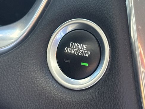 Used 2020 Chevrolet Traverse LT image 18