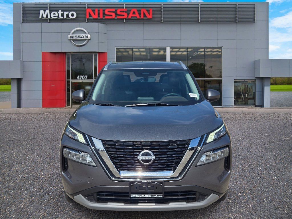 Used 2023 Nissan Rogue SV w/ SV Premium B Package FWD image 2