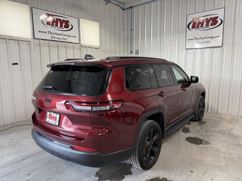 Used 2025 Jeep Grand Cherokee L Limited w/ Black Appearance Package AWD/4WD image 3