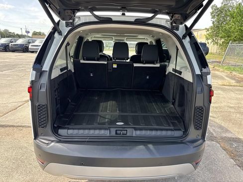 Used 2025 Land Rover Discovery S AWD/4WD image 8