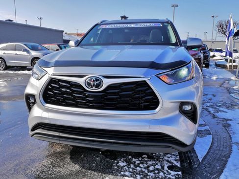 Used 2022 Toyota Highlander XLE image 3