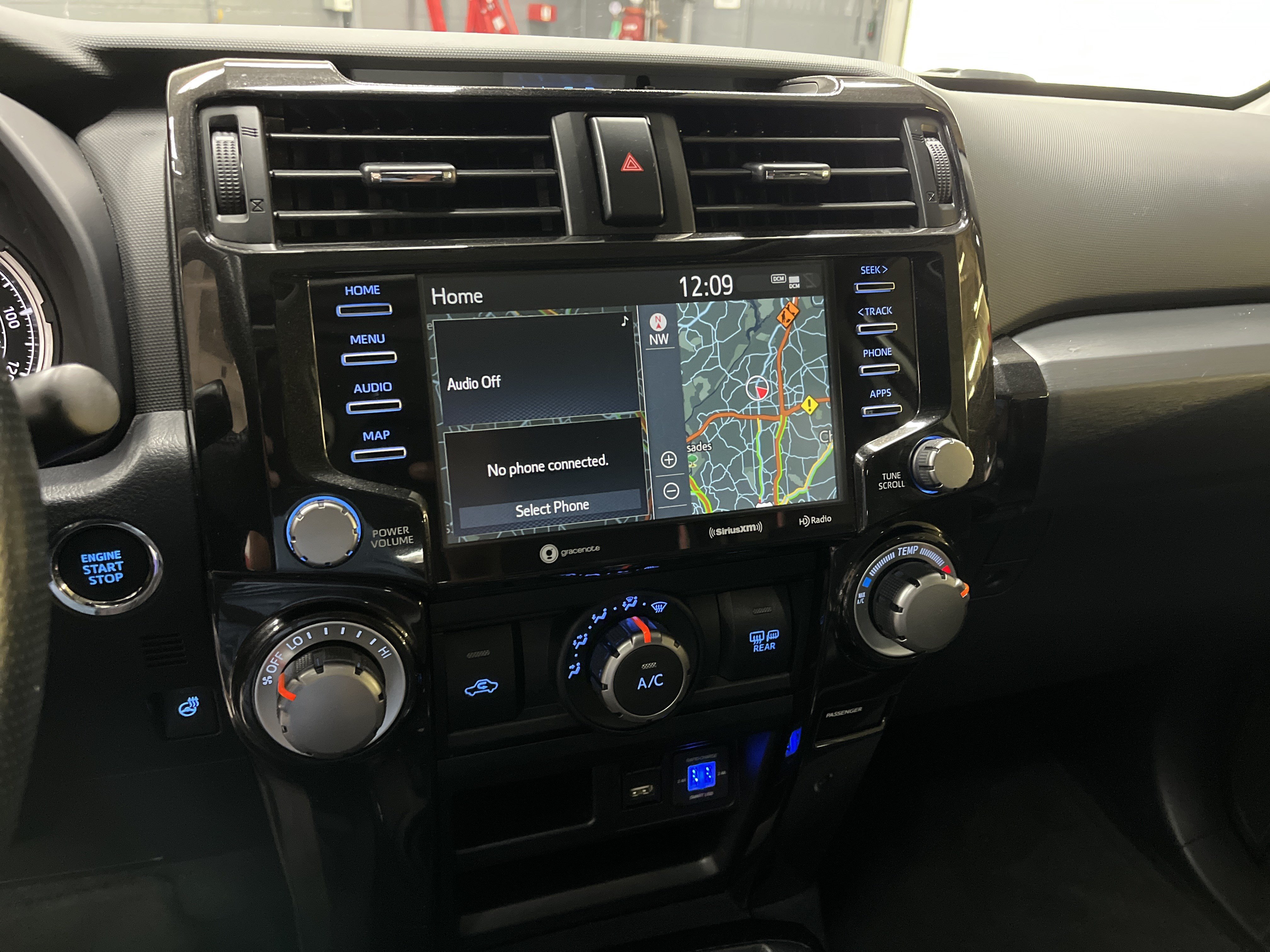 Used 2024 Toyota 4Runner TRD Off-Road Premium w/ Moonroof Package AWD/4WD image 23