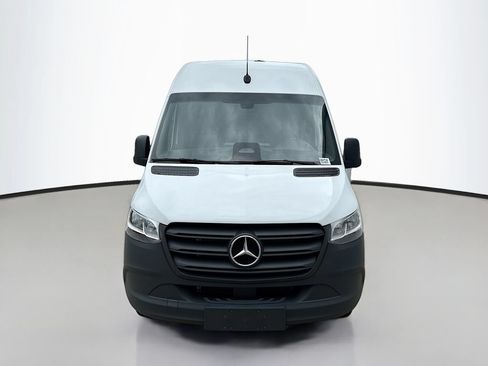 Used 2025 Mercedes-Benz Sprinter 2500 image 2