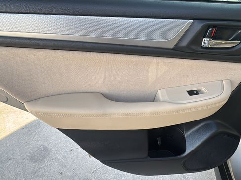 Used 2019 Subaru Outback 2.5i Premium image 15