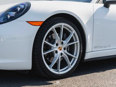 Used 2019 Porsche 911 Targa 4 AWD/4WD image 13