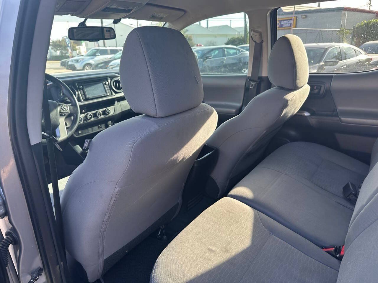 Used 2016 Toyota Tacoma SR5 w/ SR5 Appearance Package (SN) AWD/4WD image 9