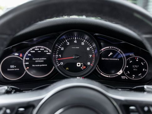 Certified 2018 Porsche Panamera image 25