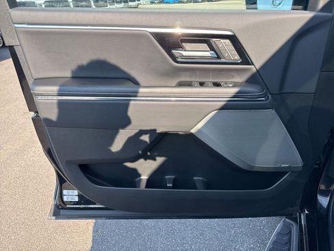 Used 2025 GMC Sierra EV Denali AWD/4WD image 28