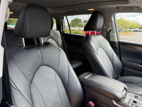 Used 2026 Toyota Highlander Platinum AWD/4WD image 20