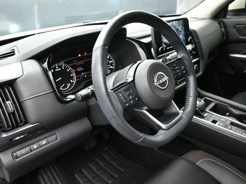 Used 2023 Nissan Pathfinder SL w/ Lighting Package (N92) image 12