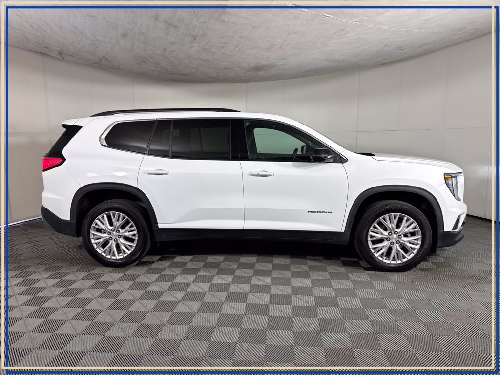 Certified 2026 GMC Acadia Elevation w/ Elevation Premium Package AWD/4WD image 8