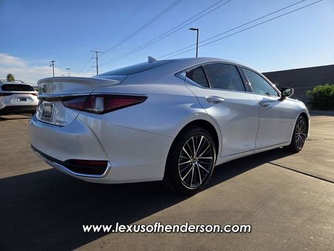 Used 2025 Lexus ES 300h w/ Premium Package FWD image 6