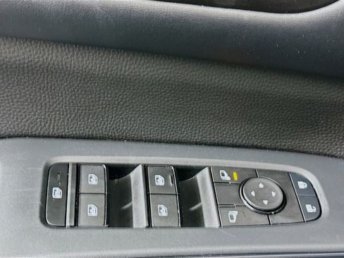 Used 2024 Nissan Pathfinder SV image 15