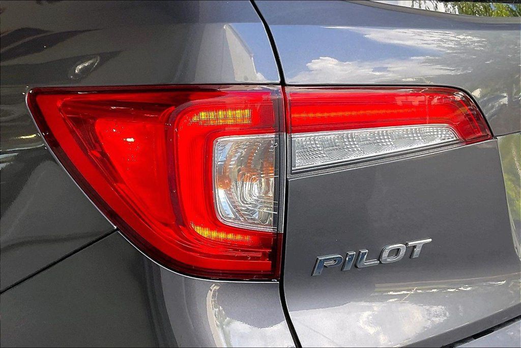 Used 2022 Honda Pilot Touring image 18