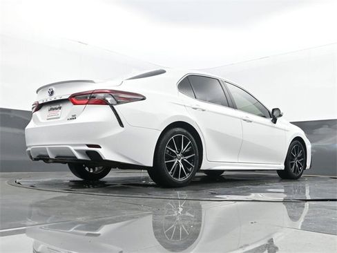 Used 2024 Toyota Camry SE image 25