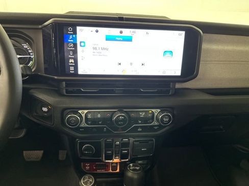 Used 2024 Jeep Wrangler Unlimited image 21