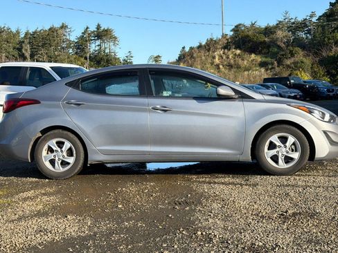 Used 2015 Hyundai Elantra SE image 4