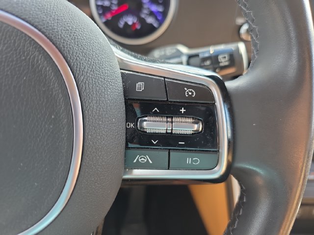 Used 2024 Kia Carnival LX FWD image 21