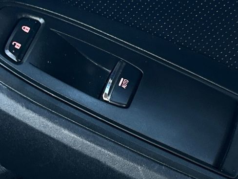 Used 2017 Subaru Impreza 2.0i Limited image 37