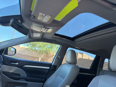 Used 2018 Toyota Highlander XLE AWD/4WD image 9