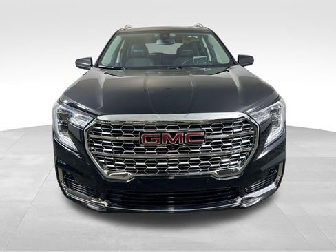 Used 2023 GMC Terrain Denali w/ Black Diamond Edition image 9