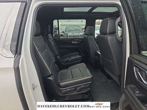 Used 2024 Chevrolet Suburban Premier AWD/4WD image 25
